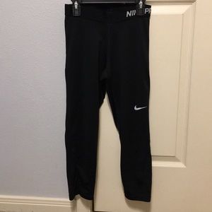 small black nike capri leggings